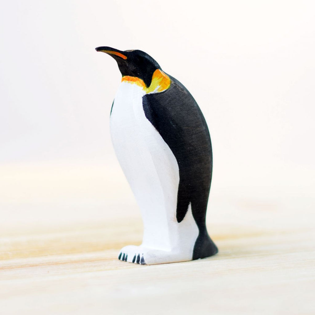 Pinguino imperiale maschio in legno Bumbutoys - Shop Millemamme