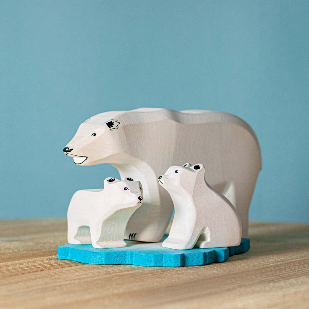 Cucciolo di orso polare seduto Gioco in legno Bumbutoys - Millemamme
